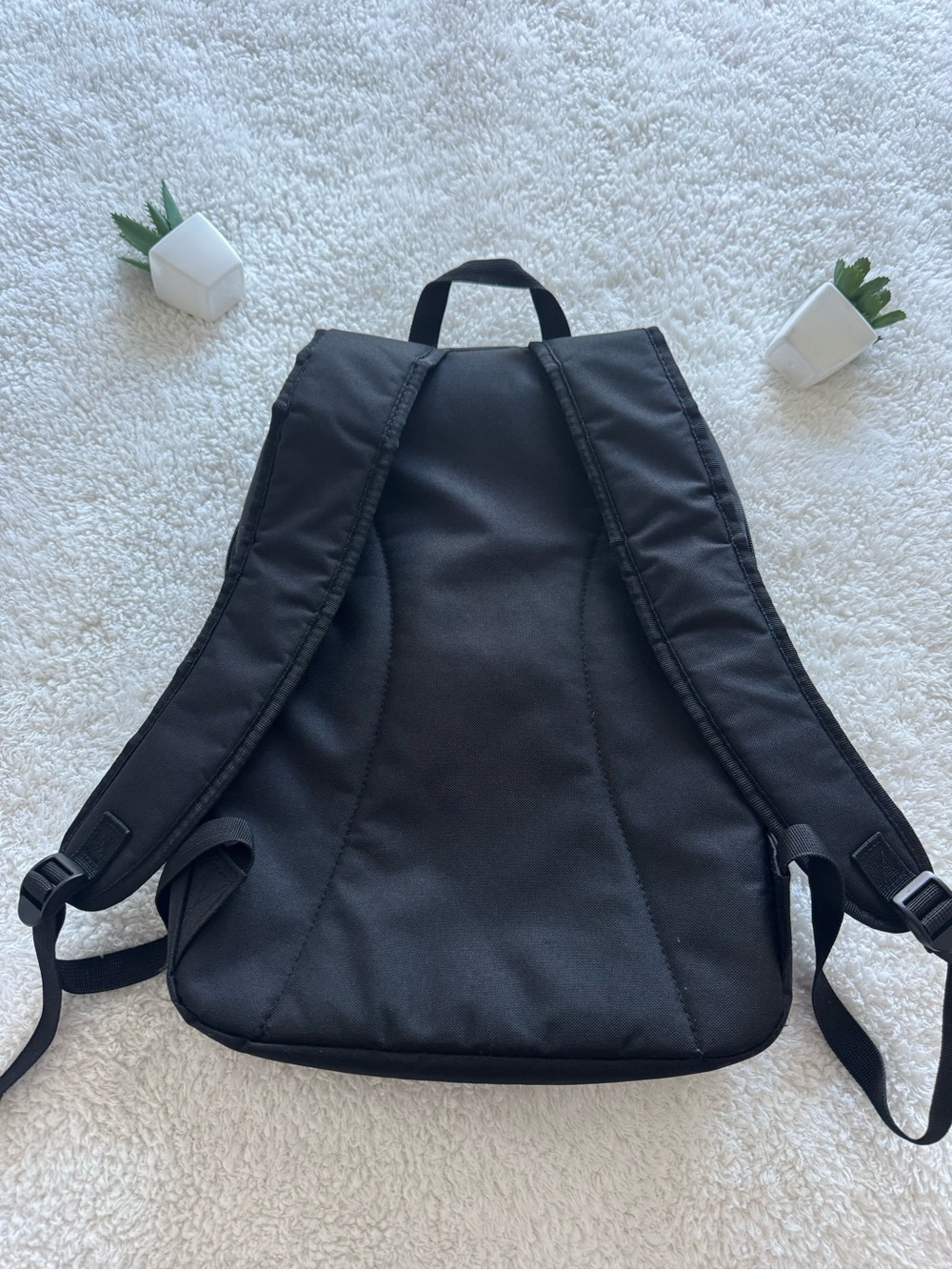 Lenovo Black Laptop Backpack with Padded Straps & Front Pocket – New - Picture 5 of 6